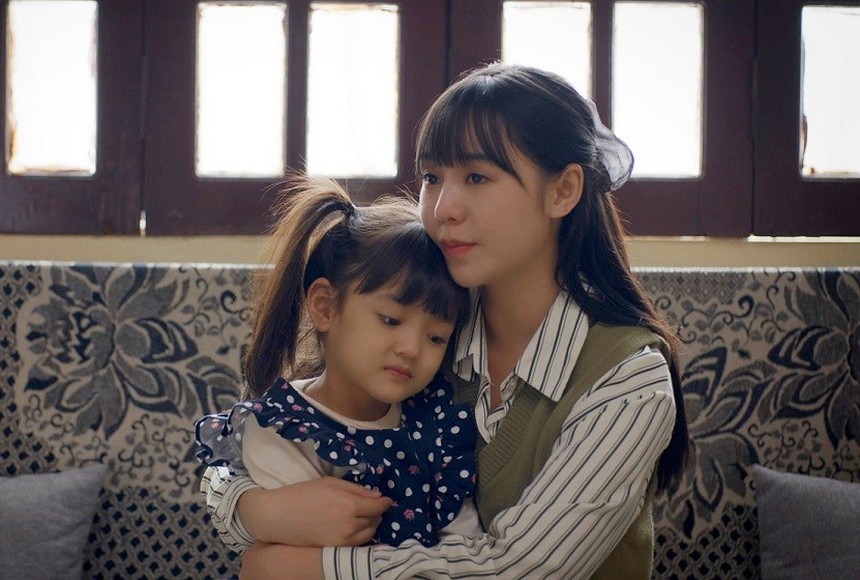 Phim giờ vàng 'Ánh dương rực rỡ': ảnh hậu trường của Huyền Lizzie và 'mẹ con' Quỳnh Kool gây sốt - Ảnh 3.