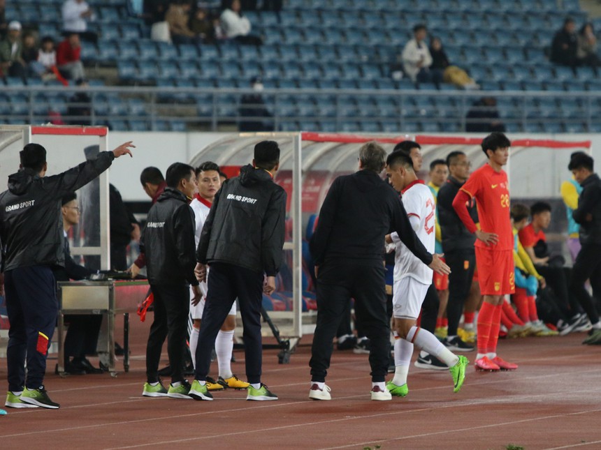 Tiến Linh dính thẻ đỏ tai hại, đánh dấu sự trở lại không thể thất vọng hơn - Ảnh 3. Tiến Linh dính thẻ đỏ tai hại, đánh dấu sự trở lại không thể thất vọng hơn - Ảnh 3.