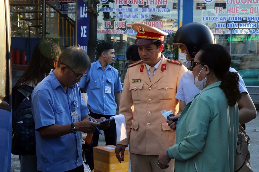 Bộ trưởng Giao thông vận tải: Phạt nghiêm nhà xe để lái xe vi phạm nhiều lần - Ảnh 2.