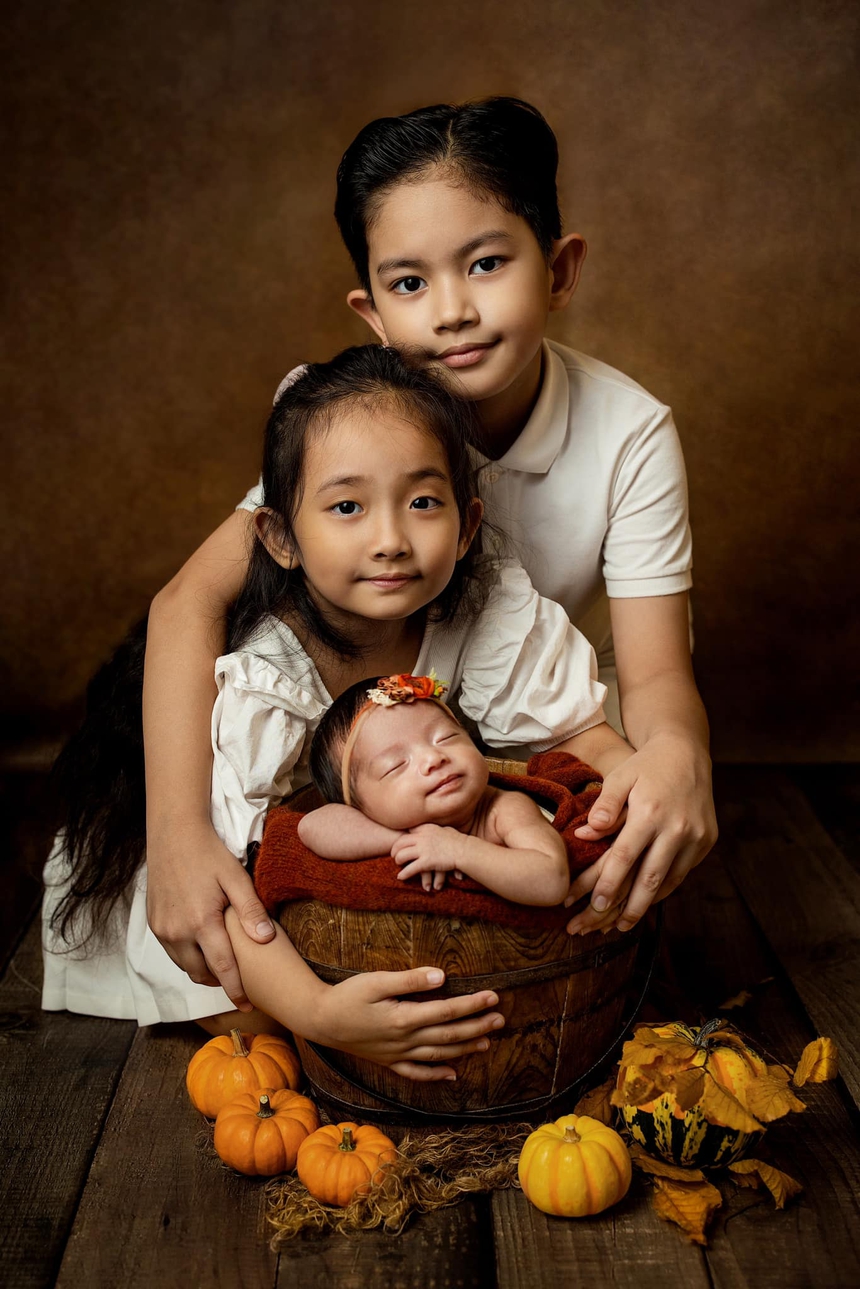 Khánh Thi hậu sinh nở lần 3: Lấy lại sắc vóc thần tốc, ghi danh hội mẹ bỉm chăm kiếm tiền nhất Vbiz - Ảnh 8. Khánh Thi hậu sinh nở lần 3: Lấy lại sắc vóc thần tốc, ghi danh hội mẹ bỉm chăm kiếm tiền nhất Vbiz - Ảnh 8.