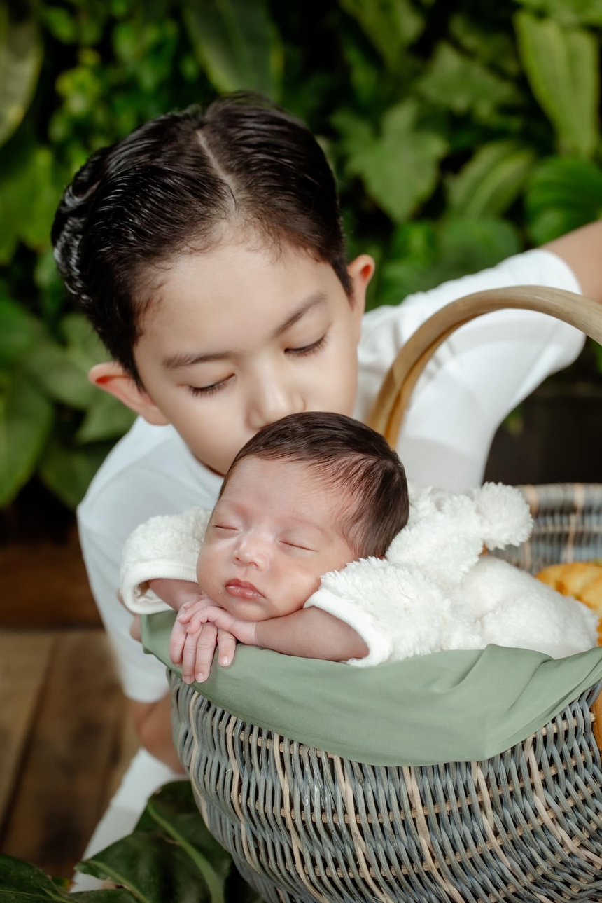 Khánh Thi hậu sinh nở lần 3: Lấy lại sắc vóc thần tốc, ghi danh hội mẹ bỉm chăm kiếm tiền nhất Vbiz - Ảnh 5. Khánh Thi hậu sinh nở lần 3: Lấy lại sắc vóc thần tốc, ghi danh hội mẹ bỉm chăm kiếm tiền nhất Vbiz - Ảnh 5.