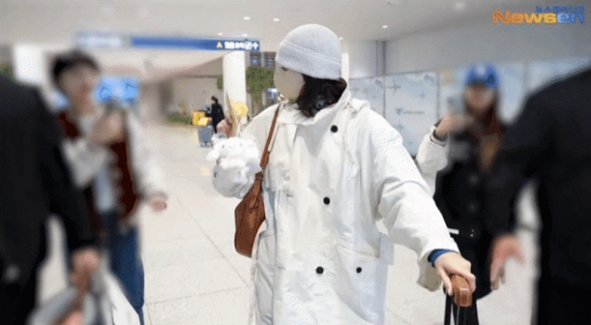 Fan Hàn 'tẩy chay' Lisa Blackpink sau đêm diễn ở Crazy Horse - Ảnh 2.