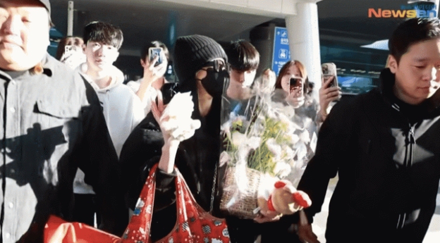 Fan Hàn 'tẩy chay' Lisa Blackpink sau đêm diễn ở Crazy Horse - Ảnh 3.