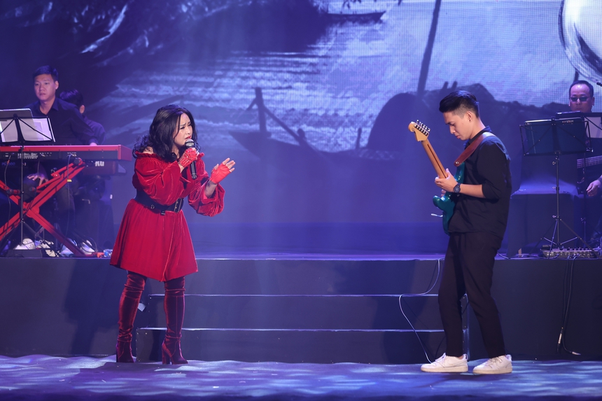 Đêm nhạc từ thiện 'Cánh hoa bay' - Ảnh 6. Đêm nhạc từ thiện 'Cánh hoa bay' - Ảnh 6.