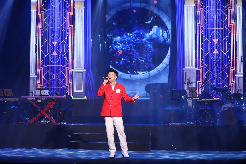 Đêm nhạc từ thiện 'Cánh hoa bay' - Ảnh 9. Đêm nhạc từ thiện 'Cánh hoa bay' - Ảnh 9.