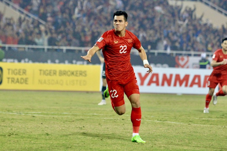 CĐV lo lắng cho hàng công tuyển Việt Nam - Ảnh 2.