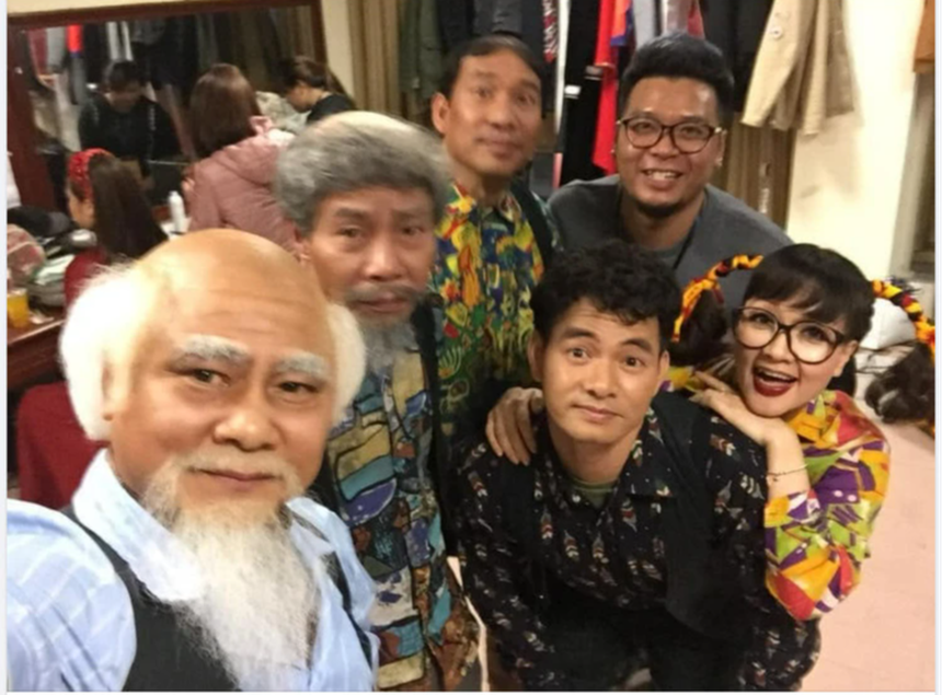 Sao Việt 11/10: Mạnh Trường bị 'phũ' khi cắt tóc cho con, Tự Long chúc mừng sinh nhật 'Hoa hậu Thùng táo' Vân Dung  - Ảnh 1.