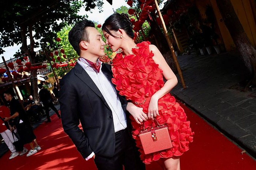 Lê Âu Ngân Anh bầu bí ở tháng thứ 7: Thân hình gọn khó tin, đi dạy học ăn diện đẹp mê - Ảnh 8.