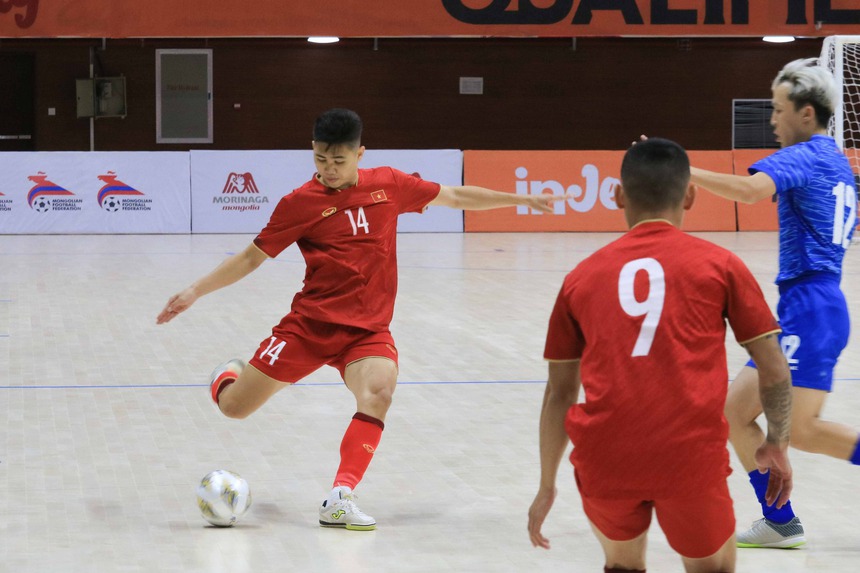 Thắng đậm Hàn Quốc, HLV Diego Raul mạnh mẽ thay đổi futsal Việt Nam như ông Troussier - Ảnh 2.