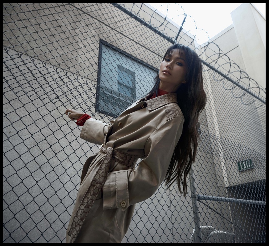 H'Hen Niê tung bộ ảnh cực 'chất' tại trời Tây, ngỡ như bìa tạp chí quốc tế - Ảnh 5.