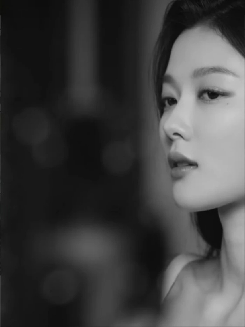 'Em gái quốc dân' Kim Yoo Jung trở lại màn ảnh sau phẫu thuật thẩm mỹ - Ảnh 4. 'Em gái quốc dân' Kim Yoo Jung trở lại màn ảnh sau phẫu thuật thẩm mỹ - Ảnh 4.