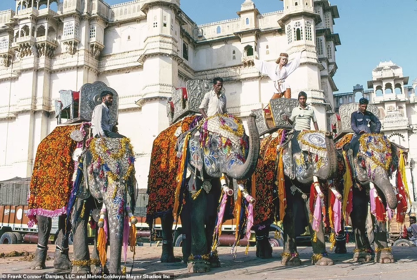 Những địa điểm đẹp mê hồn trong loạt phim James Bond hơn 60 năm qua - Ảnh 5.