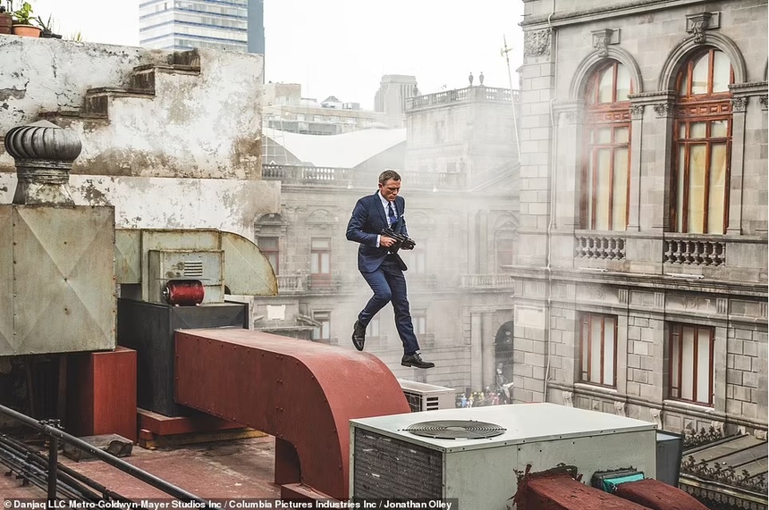 Những địa điểm đẹp mê hồn trong loạt phim James Bond hơn 60 năm qua - Ảnh 9.