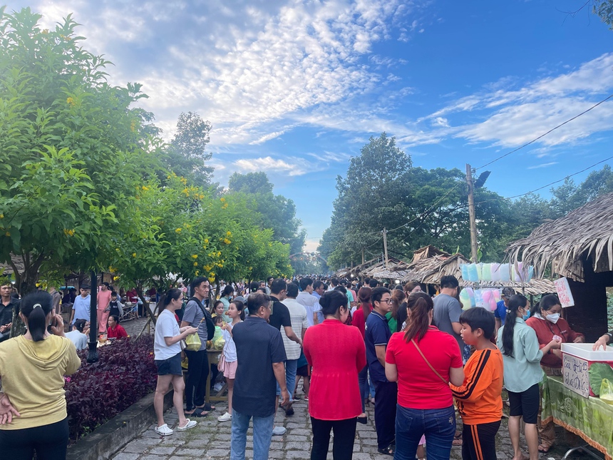 Chợ quê Gò Tháp - Nét độc đáo của du lịch Đồng Tháp - Ảnh 1.