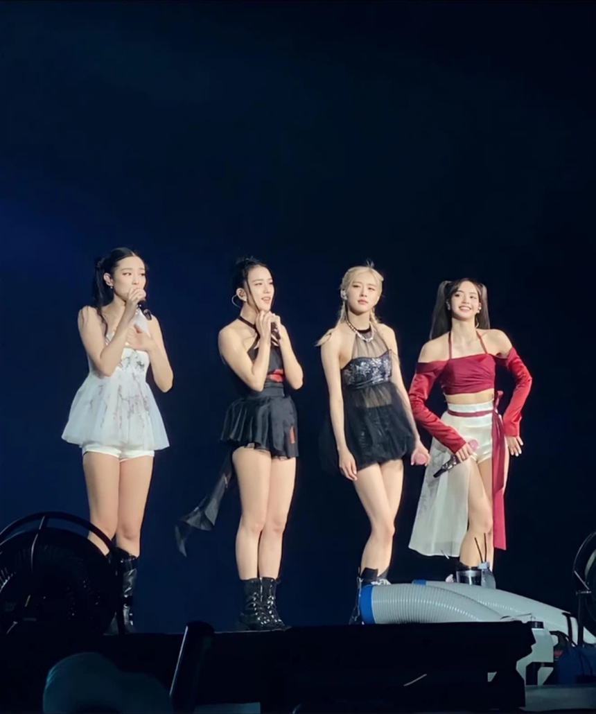 Concert Blackpink ở Hà Nội bội thu với 334 tỷ đồng - Ảnh 2. Concert Blackpink ở Hà Nội bội thu với 334 tỷ đồng - Ảnh 2.