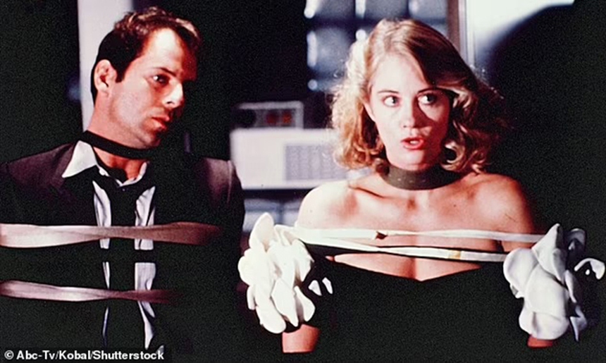 Bruce Willis đang mất đi 'niềm vui sống' và 'kỹ năng ngôn ngữ' - Ảnh 3.