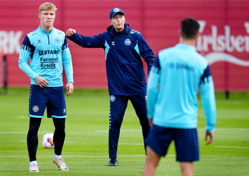 Tin nóng thể thao sáng 13/10: Hotgirl Kiều Trinh giúp đội nhà vô địch giải bóng chuyền U23 quốc gia, Zidane phản ứng khi bị đồn thay Ten Hag - Ảnh 4.