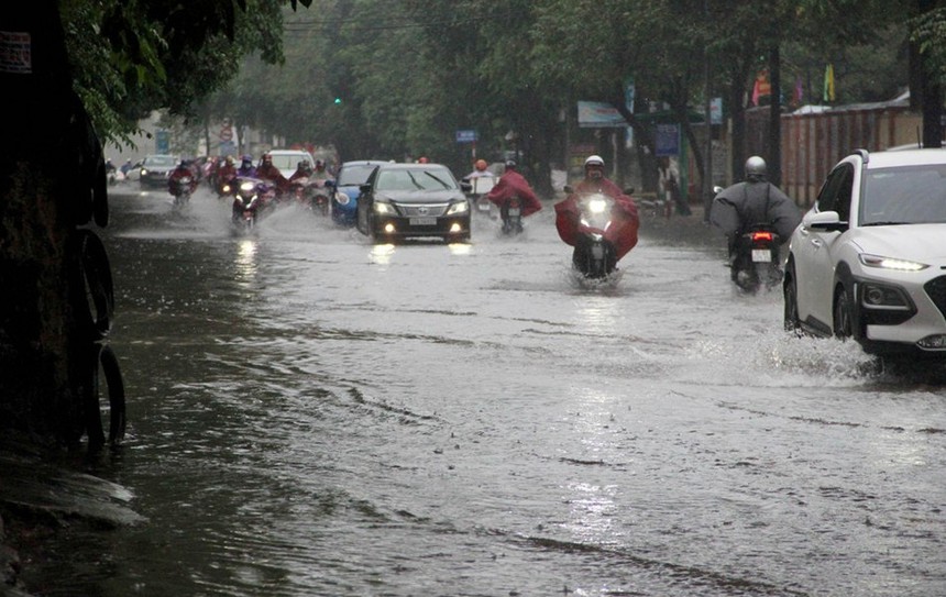 Mưa lớn từ Nghệ An đến Quảng Ngãi, đề phòng lũ quét - Ảnh 1.