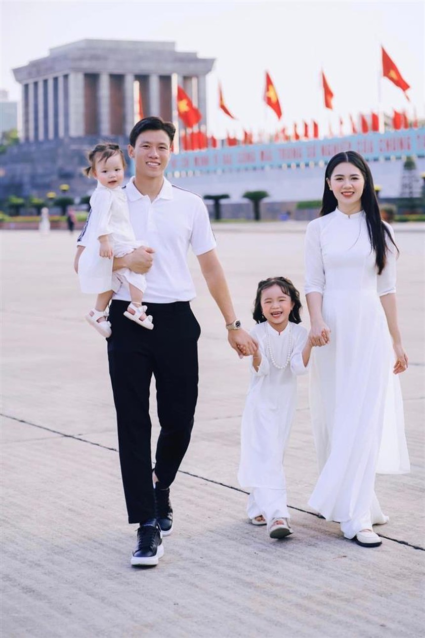 Quế Ngọc Hải dù thi đấu ở Trung Quốc vẫn có hành động ngọt ngào ấm áp với bà xã - Ảnh 3. Quế Ngọc Hải dù thi đấu ở Trung Quốc vẫn có hành động ngọt ngào ấm áp với bà xã - Ảnh 3.