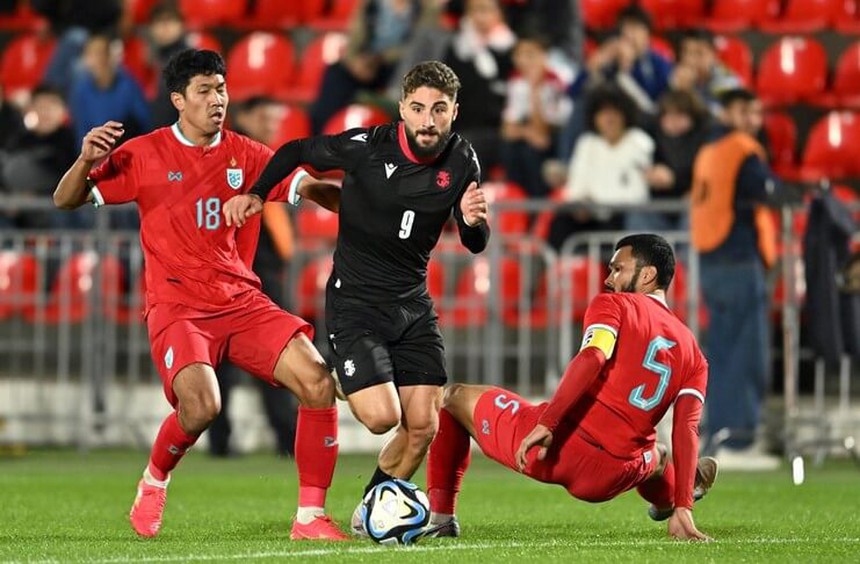 HLV Polking chán nản đổ lỗi học trò sau thất bại sốc 0-8 của Thái Lan trước đối thủ hạng 79 FIFA - Ảnh 2. HLV Polking chán nản đổ lỗi học trò sau thất bại sốc 0-8 của Thái Lan trước đối thủ hạng 79 FIFA - Ảnh 2.