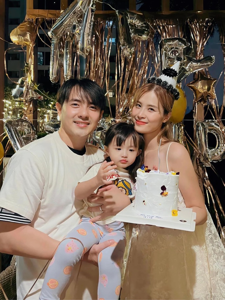 Đông Nhi, Đỗ Mỹ Linh, được ông xã chúc sinh nhật, Chí Trung tình tứ bên bạn gái kém tuổi - Ảnh 1.