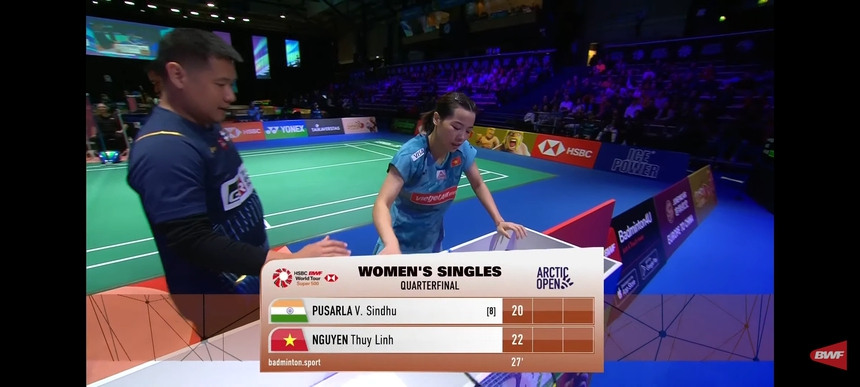 HLV Thái Lan giải thích lý do xuống sân hỗ trợ 'hot girl cầu lông Việt Nam', CĐV khen ngợi vì hành động tuyệt vời - Ảnh 2. HLV Thái Lan giải thích lý do xuống sân hỗ trợ 'hot girl cầu lông Việt Nam', CĐV khen ngợi vì hành động tuyệt vời - Ảnh 2.