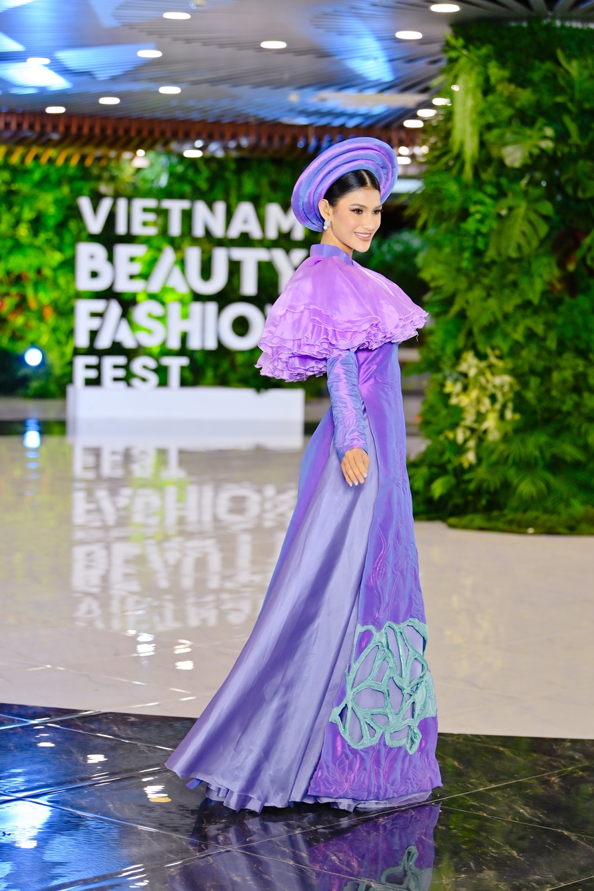 BST 'Trầm hương lạc nhạn' tại Vietnam Beauty Fashion Fest 6: Kết hợp truyền thống và hiện đại - Ảnh 5.