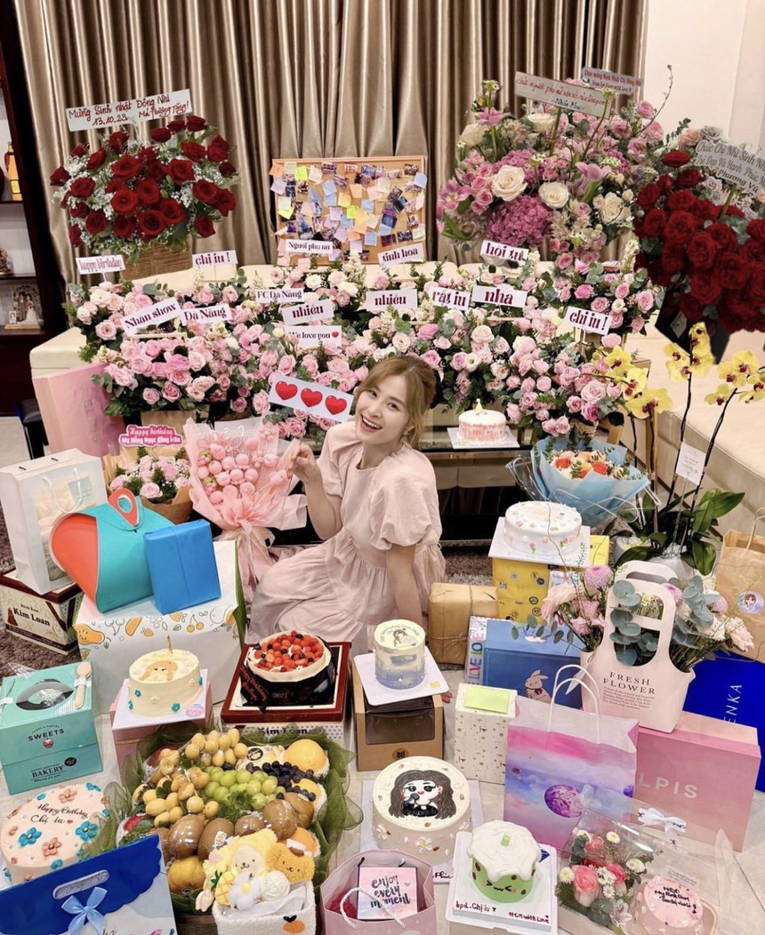 Lan Khuê để lộ biểu cảm 'khó đỡ' khi Hương Giang đòi 'hun', Trường Giang cảm thấy có lỗi khi Nhã Phương sinh con - Ảnh 7.