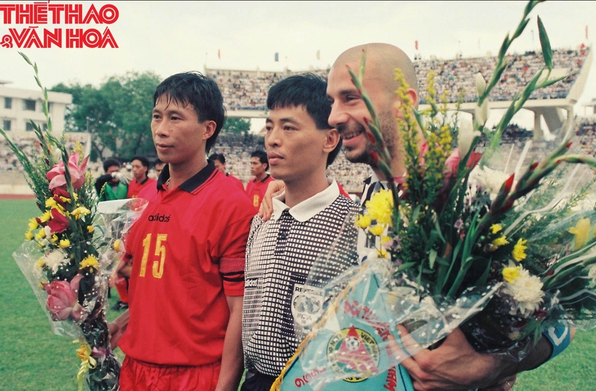 Huỳnh Đức 'tả xung hữu đột', Hoàng Bửu phá lưới Juventus trong trận cầu lịch sử của ĐT Việt Nam - Ảnh 4.