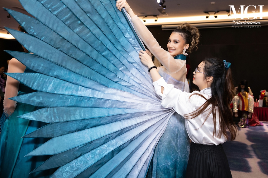 BST 'Trầm hương lạc nhạn' tại Vietnam Beauty Fashion Fest 6: Kết hợp truyền thống và hiện đại - Ảnh 3.