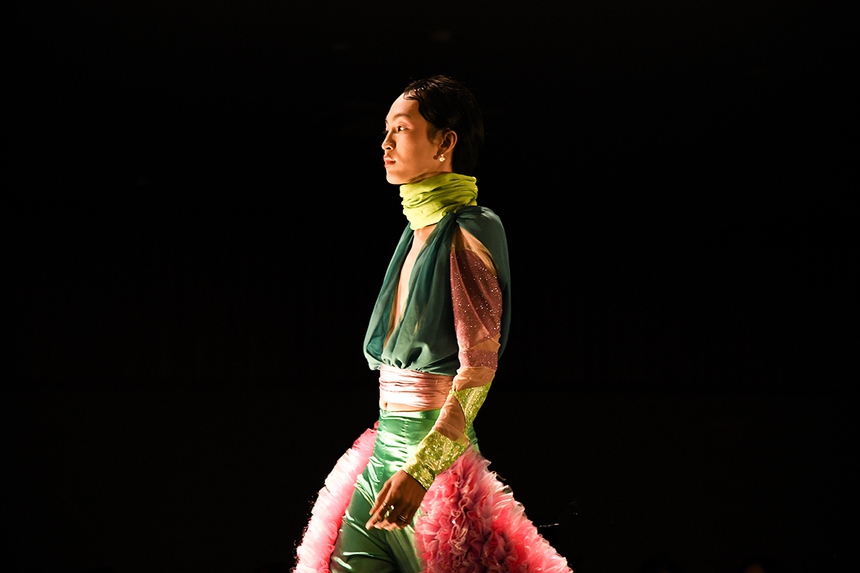 Showcase thời trang 'Song viễn' của học sinh trường THPT Chuyên Hà Nội - Amsterdam - Ảnh 1.