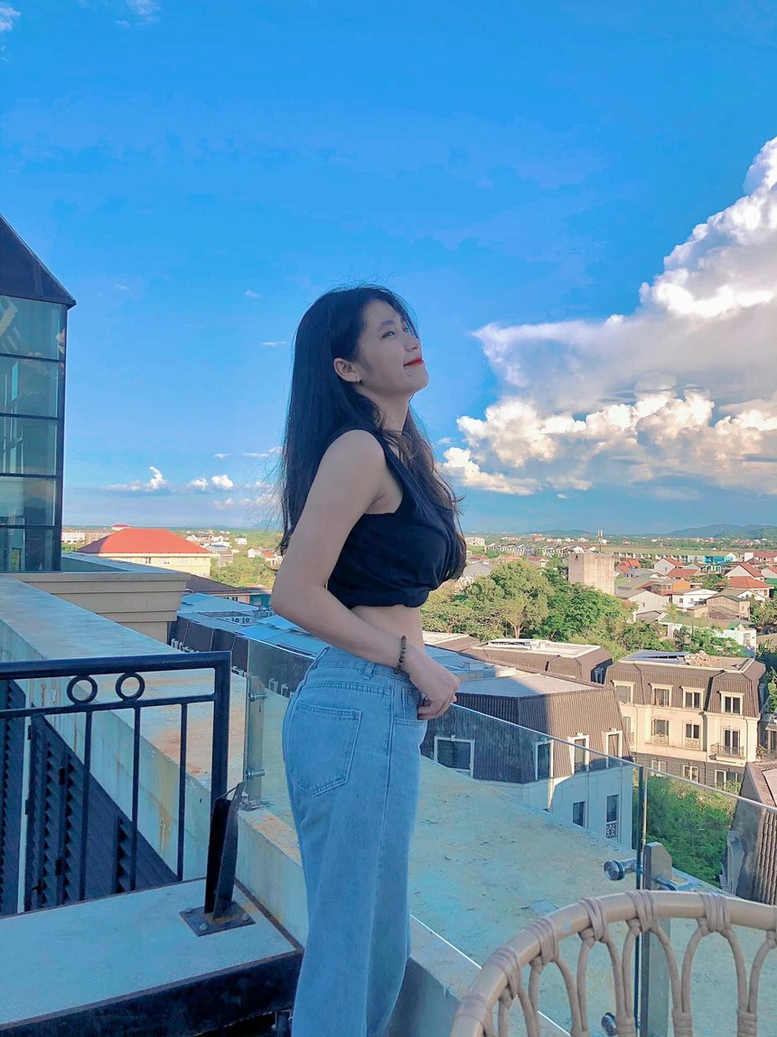 Nữ cầu thủ Việt Nam khoe đường cong cực phẩm sau khi 'treo giày' - Ảnh 13.