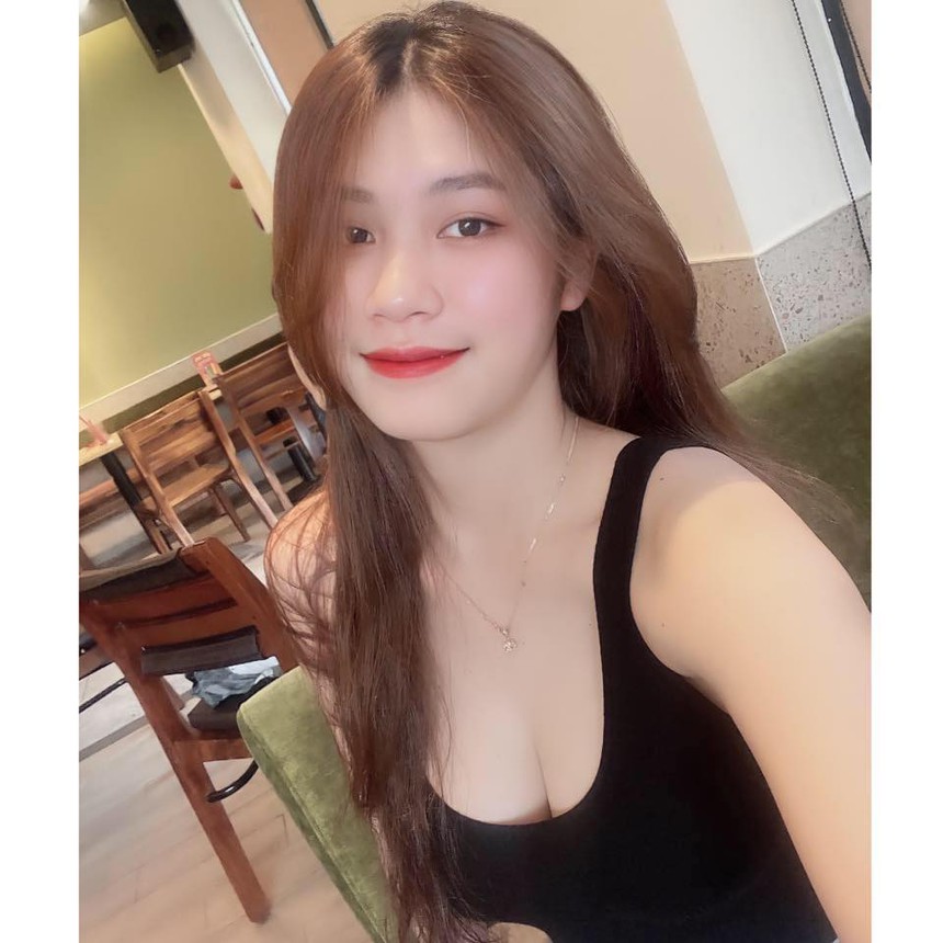 Nữ cầu thủ Việt Nam khoe đường cong cực phẩm sau khi 'treo giày' - Ảnh 4.