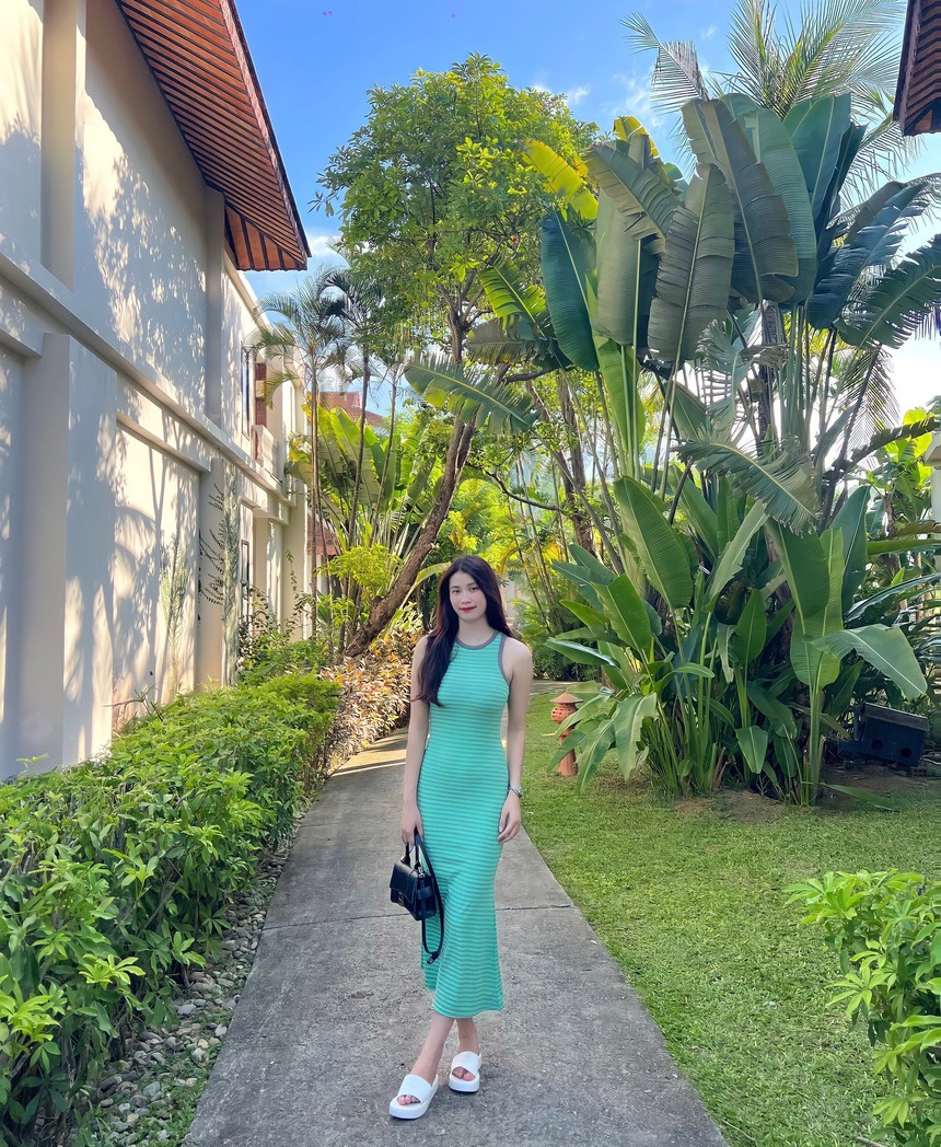 Nữ cầu thủ Việt Nam khoe đường cong cực phẩm sau khi 'treo giày' - Ảnh 14.