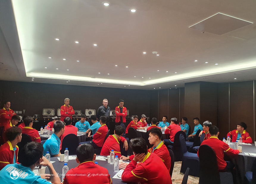 Tin nóng bóng đá Việt tối 18/10: ĐT Việt Nam 'hưởng lợi' từ châu Âu, HLV Troussier hài lòng 1 điều - Ảnh 3.