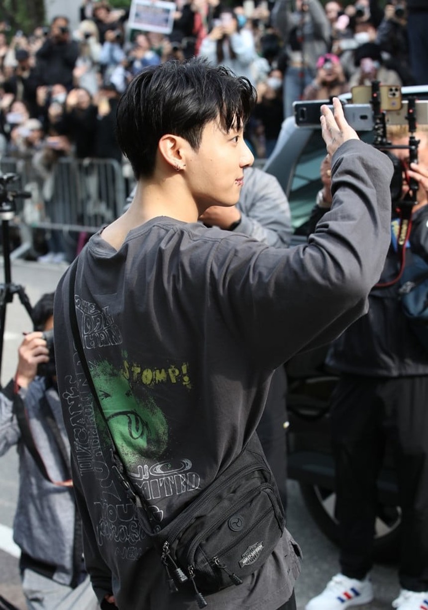 Jungkook BTS công bố danh sách bài hát trong album 'Golden', tặng fan quà cực có tâm - Ảnh 7. Jungkook BTS công bố danh sách bài hát trong album 'Golden', tặng fan quà cực có tâm - Ảnh 7.