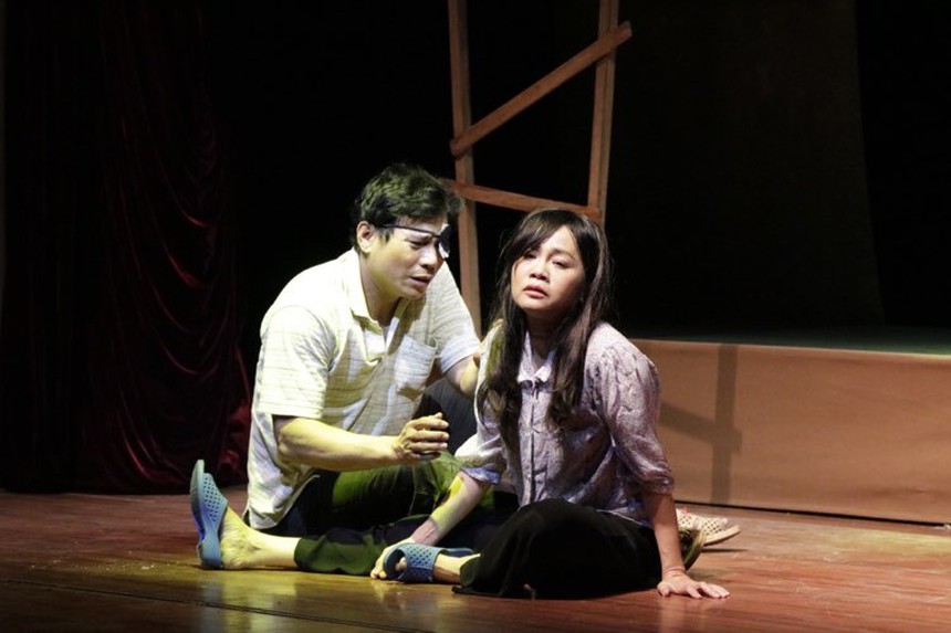 Kim Huyền: 'Đời tôi, có khi như củi mục trôi về' - Ảnh 1.