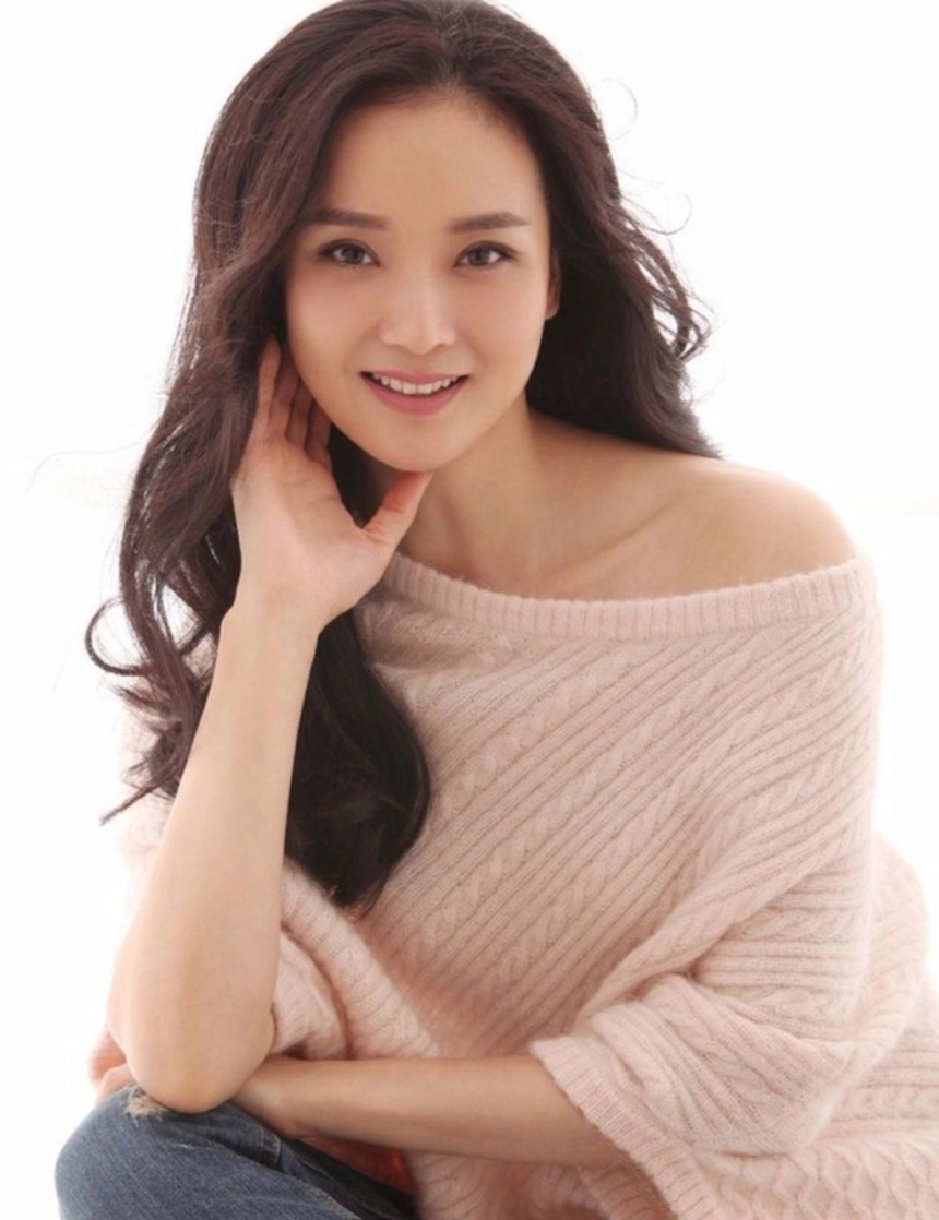 Diễn viên 'Hoàn Châu cách cách' có hôn nhân bất hạnh, hiện phải livestream bán hàng kiếm sống - Ảnh 5.