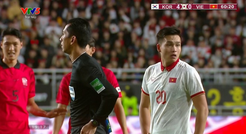 Bùi Hoàng Việt Anh nhận thẻ đỏ oan ức từ trọng tài Malaysia sau pha truy cản Son Heung Min - Ảnh 5.