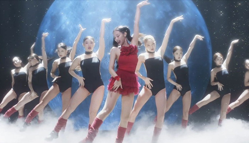 Jennie Blackpink lọt Top 10 Billboard Global 200 với 'You & Me' - Ảnh 5.