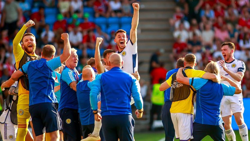 Scotland: Ngày mai bắt đầu từ ngày hôm nay - Ảnh 1. Scotland: Ngày mai bắt đầu từ ngày hôm nay - Ảnh 1.