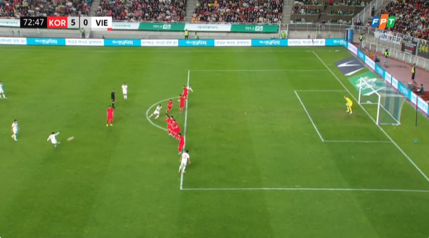 Tiếc nuối khi cột dọc từ chối siêu phẩm đá phạt của Khuất Văn Khang - Ảnh 2. Tiếc nuối khi cột dọc từ chối siêu phẩm đá phạt của Khuất Văn Khang - Ảnh 2.