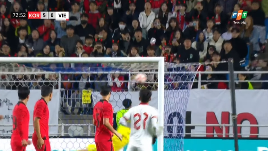 Tiếc nuối khi cột dọc từ chối siêu phẩm đá phạt của Khuất Văn Khang - Ảnh 3. Tiếc nuối khi cột dọc từ chối siêu phẩm đá phạt của Khuất Văn Khang - Ảnh 3.