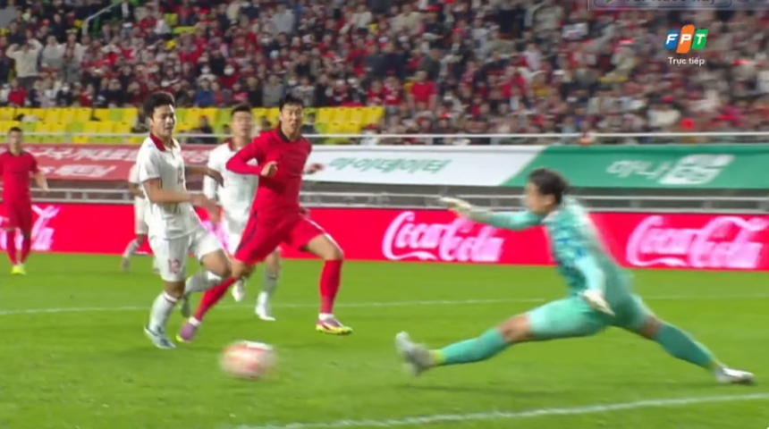 Đặng Văn Lâm từ chối cơ hội ghi bàn của ngôi sao số 1 châu Á Son Heung Min - Ảnh 3. Đặng Văn Lâm từ chối cơ hội ghi bàn của ngôi sao số 1 châu Á Son Heung Min - Ảnh 3.