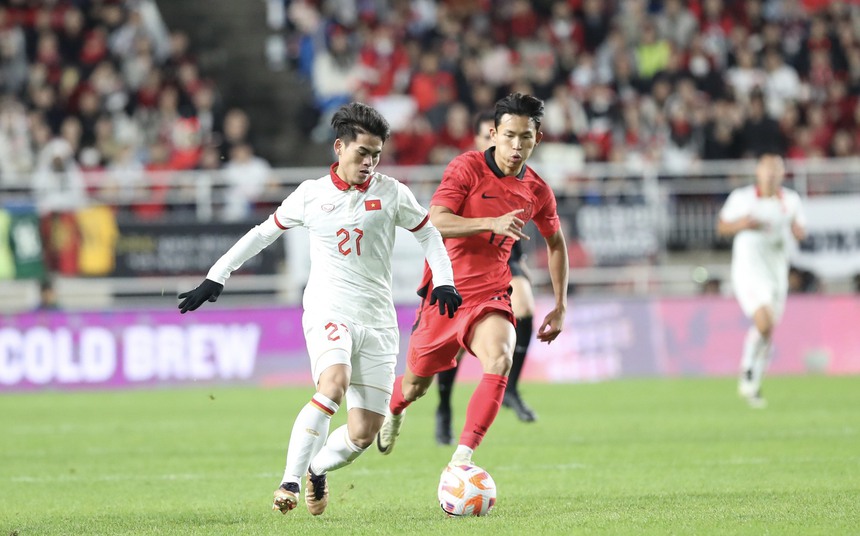 HLV Troussier hết 7 tháng "trăng mật" với đội tuyển Việt Nam - Ảnh 1. HLV Troussier hết 7 tháng "trăng mật" với đội tuyển Việt Nam - Ảnh 1.