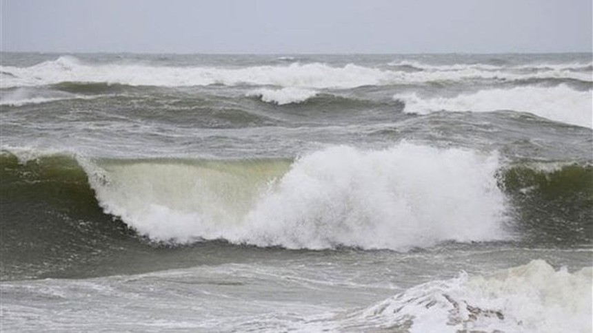 Các bộ, ngành, địa phương chủ động ứng phó với áp thấp nhiệt đới và mưa lũ - Ảnh 2.
