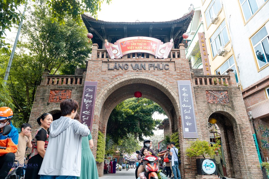 Làng lụa Vạn Phúc "mở hội lớn" nhân 20 năm thành lập - Ảnh 2.