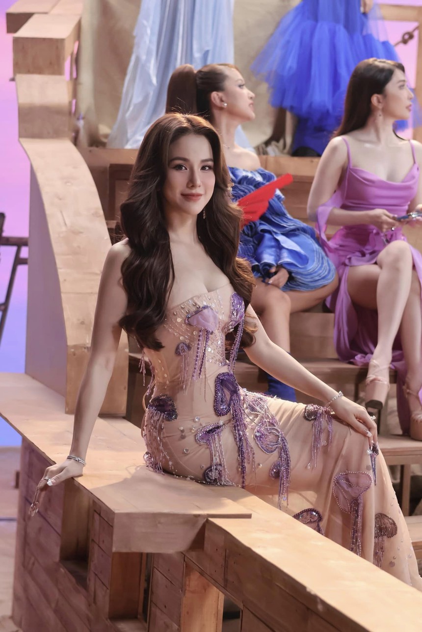 Phương Oanh khoe tin vui khi đi khám thai, Khánh Thi đăng ảnh bên xe hoa giữa trời thu Hà Nội - Ảnh 5.