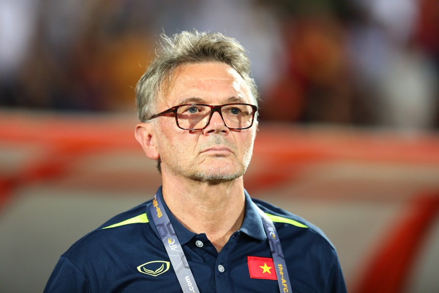 Bóng lăn trên bàn phím: HLV Troussier vẫn được ủng hộ - Ảnh 1. Bóng lăn trên bàn phím: HLV Troussier vẫn được ủng hộ - Ảnh 1.