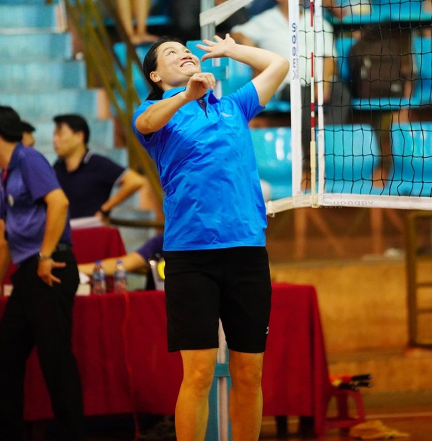 Một tình huống "thị phạm" của HLV Trần Thị Hiền cho học trò tham khảo